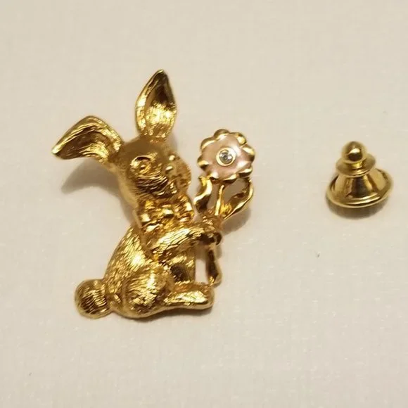 Vtg goldtone Avon bunny pin w pink enamel rhinestone flower - Picture 4 of 9